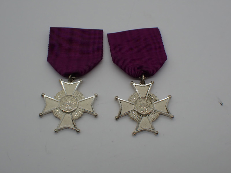 2 st MEDALJER