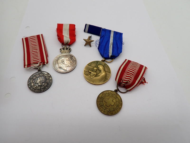 4 st MEDALJER bl a Silver