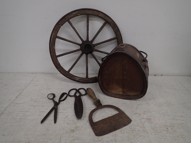 Saxar,träkärl,hjul m.m