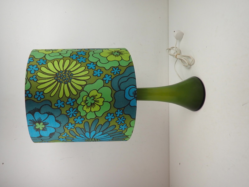 BORDSLAMPA med glasfot