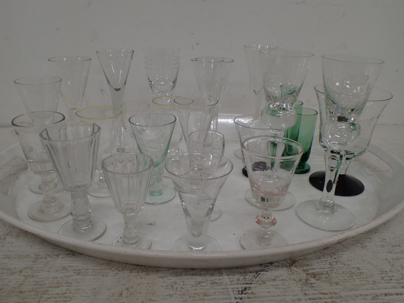 Samling snapsglas m.m