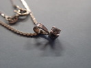 Halskedja 18k vitguld ,hänge 18k vitguld ,liten diamant