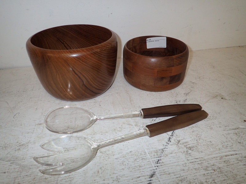 2 st TRÄSKÅLAR  i teak+ BESTICK